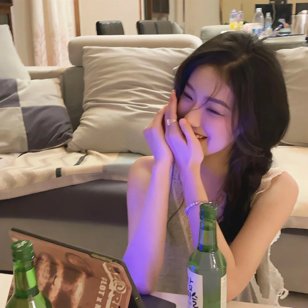 爱丽丝小姐家的地炉旁边